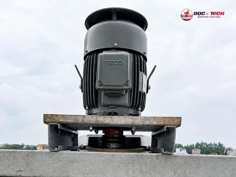Tháp tản nhiệt KMS 500RT sử dụng động cơ dây đồng mạnh mẽ, đem đến hiệu suất ổn định