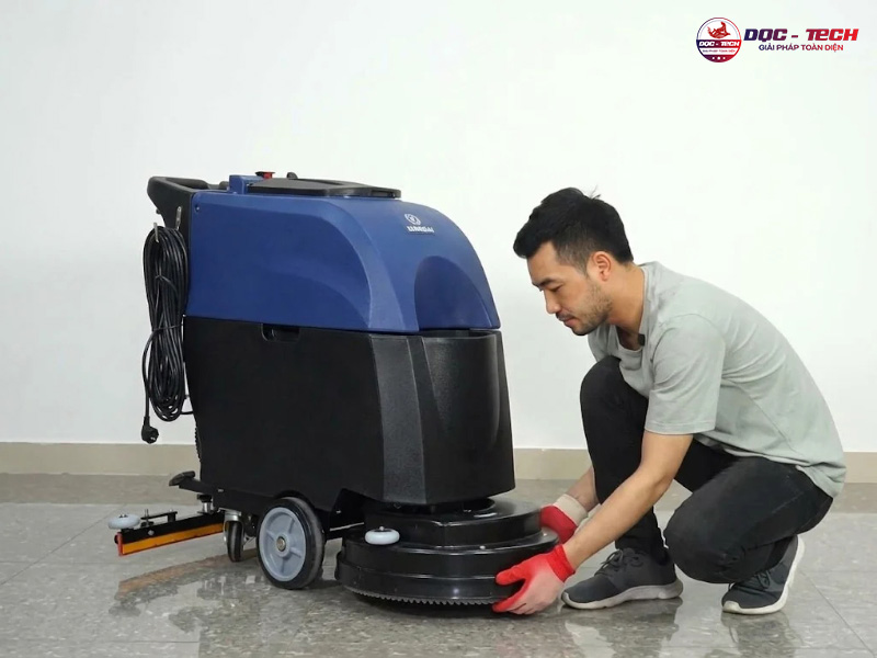 Bàn chải máy chà sàn liên hợp lắp thế nào