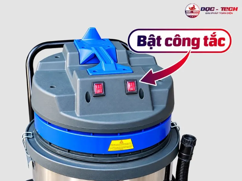 Bật công tắc máy hút bụi công suất lớn