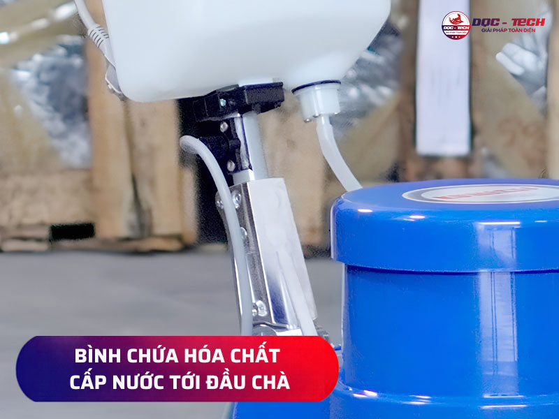 Bình đựng hóa chất máy chà sàn: vai trò