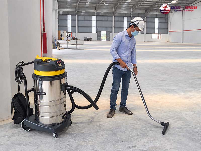 Cho máy hút bụi công nghiệp nghỉ khi động cơ quá nóng