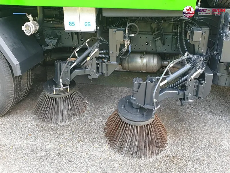 chổi bên xoay tròn giúp gom mọi rác thải