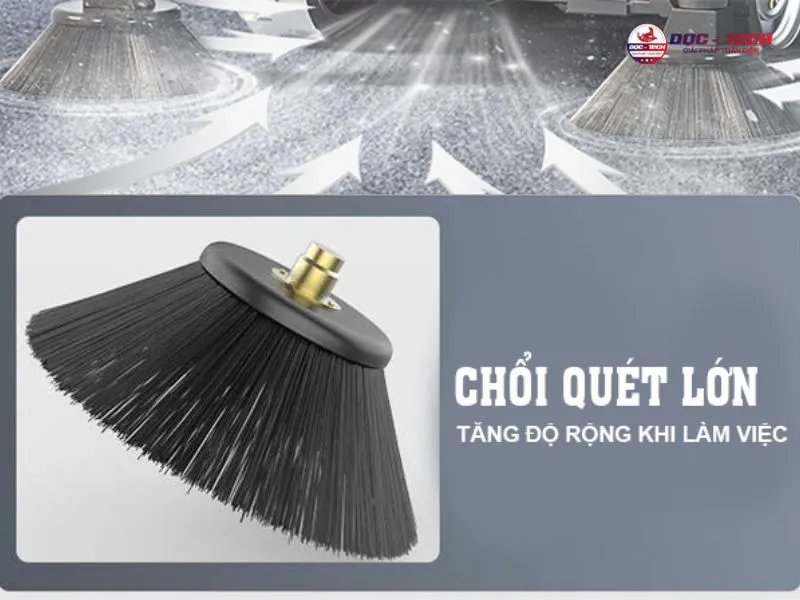 Chổi chính xe quét rác ngồi lái Kumisai KMS 1800E thu gom bụi bẩn