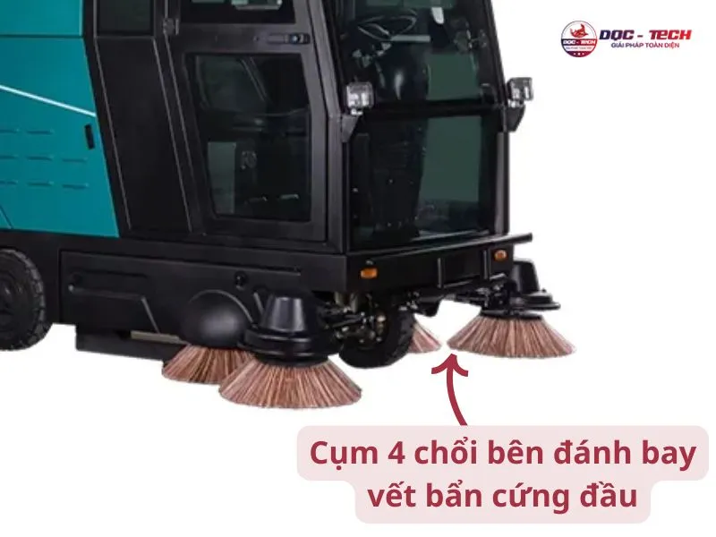 cụm 4 chổi bên để gom rác