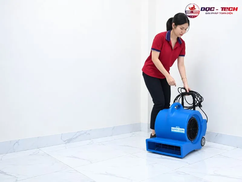 Đặt máy thổi thảm Supper Clean HC 535 ở vị trí bằng phẳng
