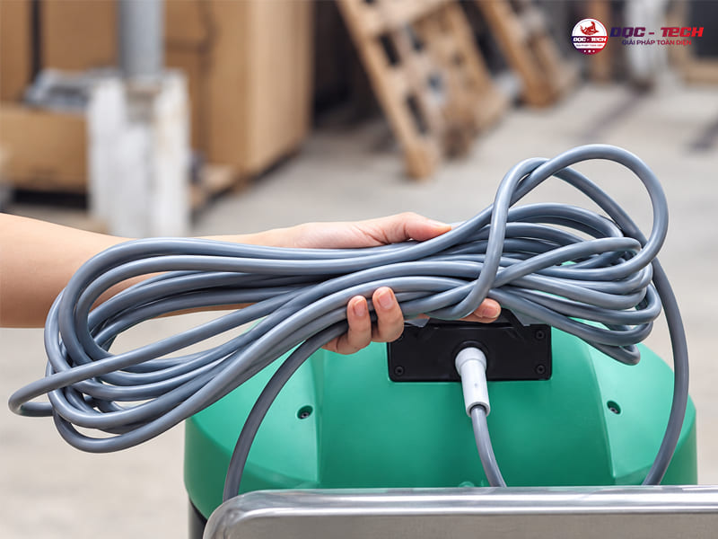 dây điện dài giúp quá trình vệ sinh trở nên dễ dàng hơn