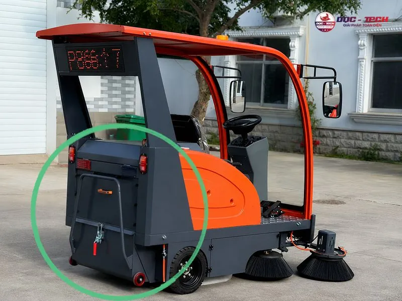 khoang-chua-rac-lon-giup-lam-viec-lien-tuc.jpg Khoang chứa rác lớn giúp làm việc liên tục trong nhiều giờ