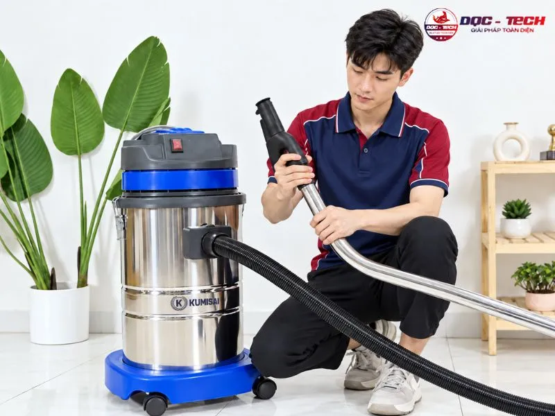 Kiểm tra các đầu nối của máy hút bụi công nghiệp nhà xưởng