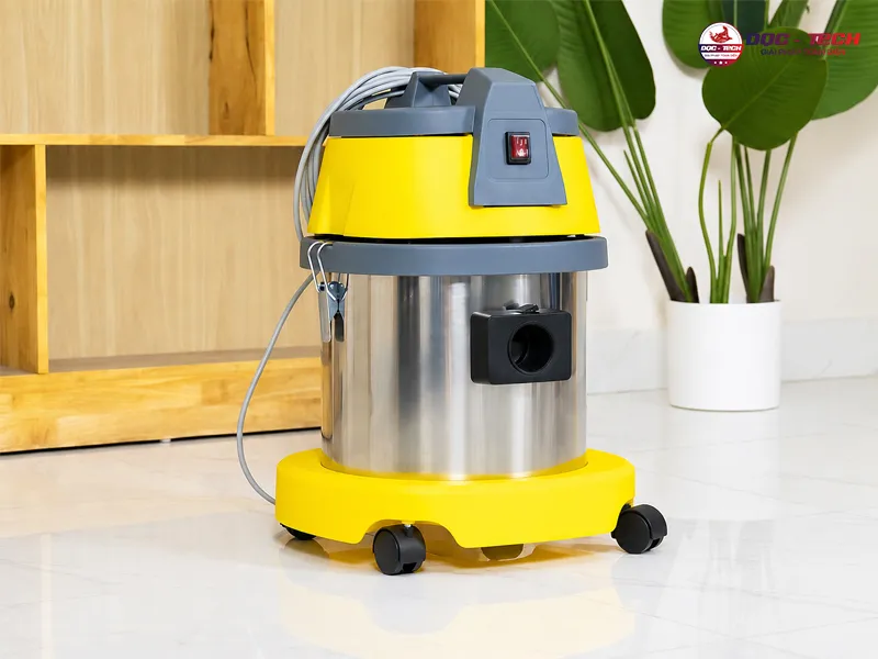 máy thiết kế dây điện dài và bánh xe sẽ dễ dàng cho việc di chuyển