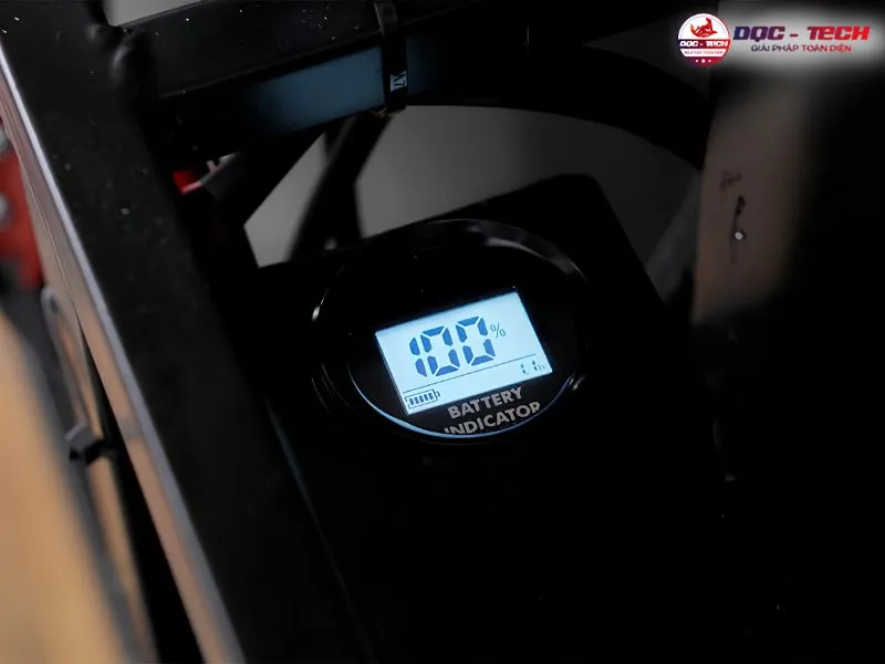 Màn hình máy hút bụi ướt công nghiệp Kumisai KMS 602T theo dõi tiện lợi