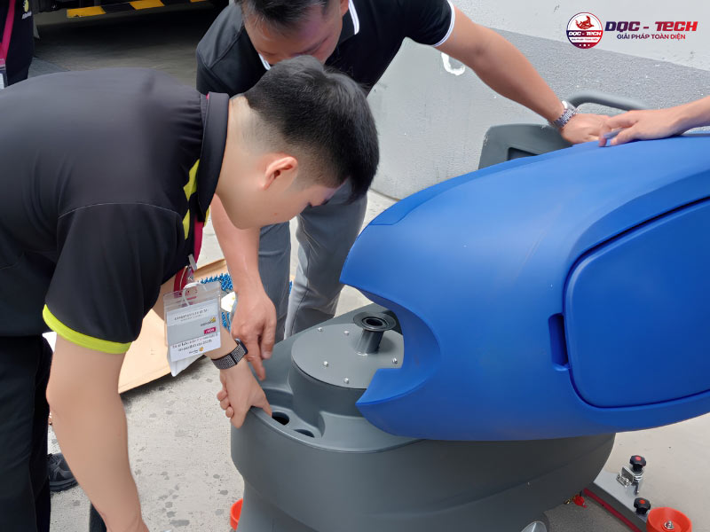 Máy chà sàn bị rò điện: khi nào gọi thợ