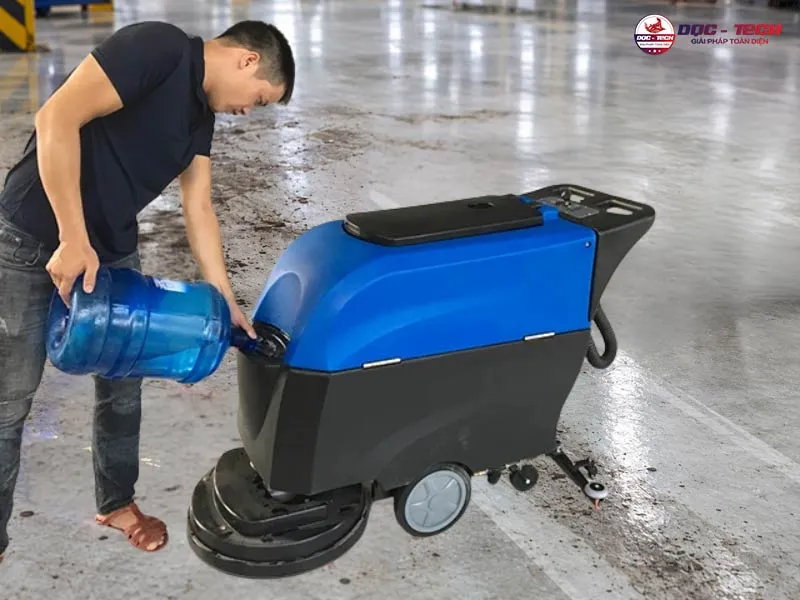 Máy chà sàn chà không sạch: cạn dung dịch