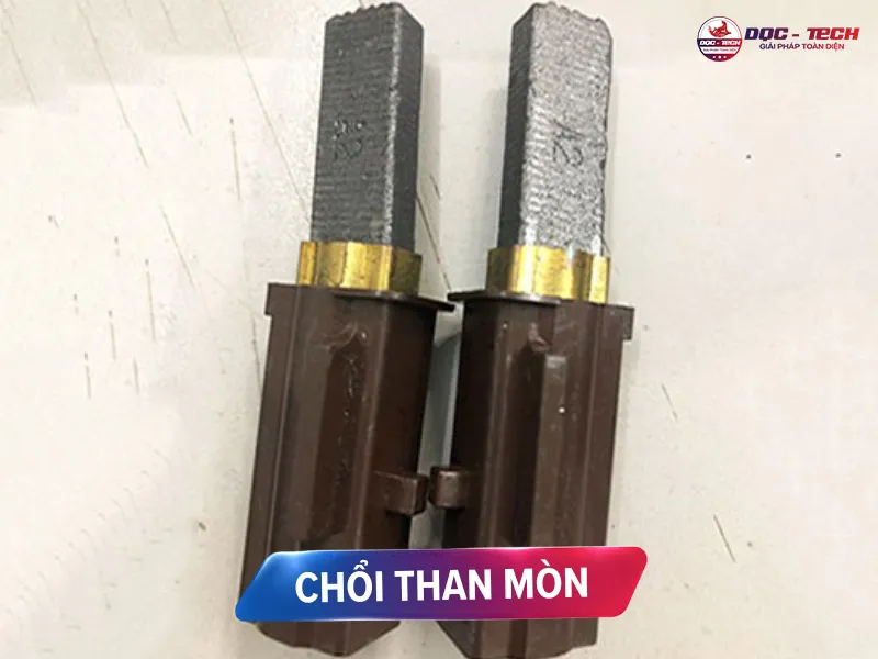 May-cha-san-co-mui-khet-do-choi-than-mon.jpg Máy chà sàn có mùi khét do chổi than mòn
