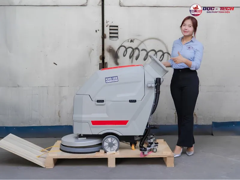Máy chà sàn công nghiệp liên hợp Kumisai KMS 68B dùng thế nào