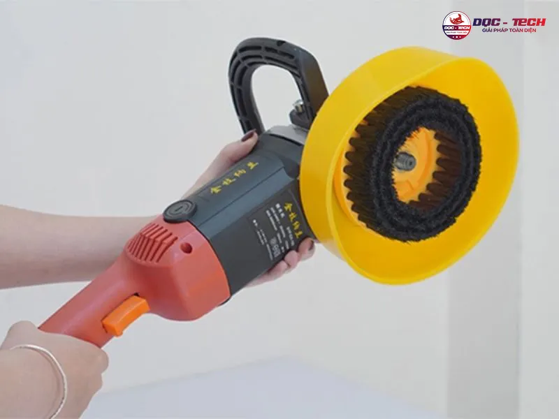 máy chà sàn Kumisai KMS 1500 dùng được trong góc hẹp