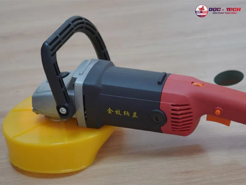 máy chà sàn Kumisai KMS 1500 nhẹ, dễ cầm