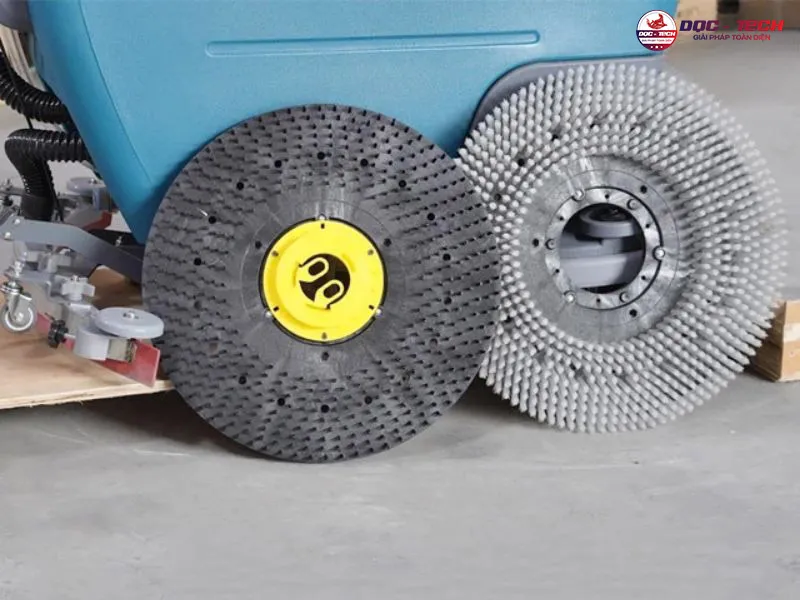 Máy chà sàn liên hợp Kumisai KMS 65F bàn chải lớn
