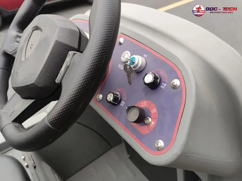 Máy chà sàn ngồi lái Kumisai KMS 245 dễ lái