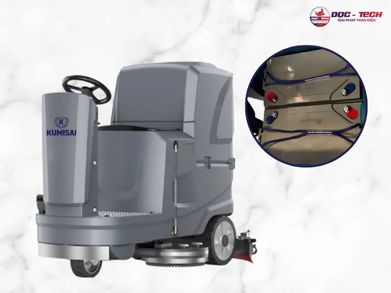 Máy chà sàn ngồi lái Kumisai KMS 82 chạy bằng ắc quy