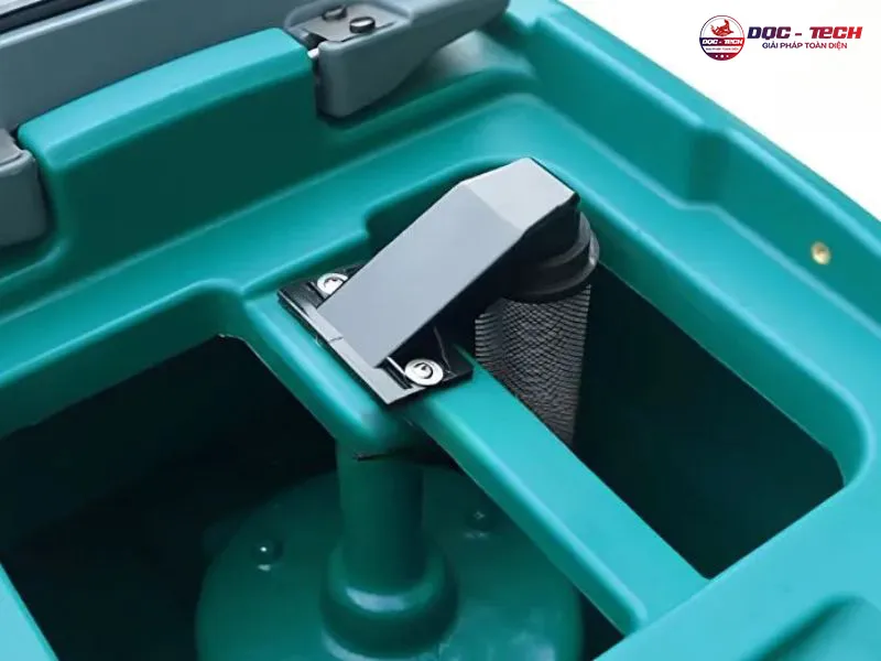 Máy chà sàn ngồi lái Kumisai KMS D8F 2 bình chứa
