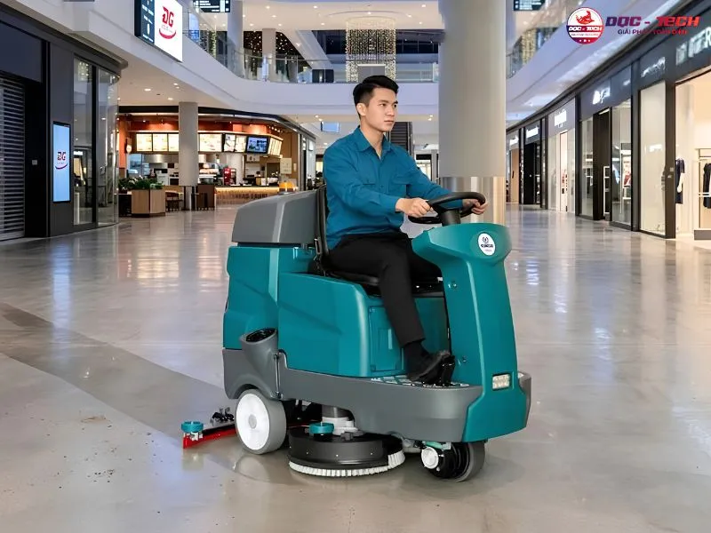 Máy chà sàn ngồi lái Kumisai KMS D9F chà hút diện rộng