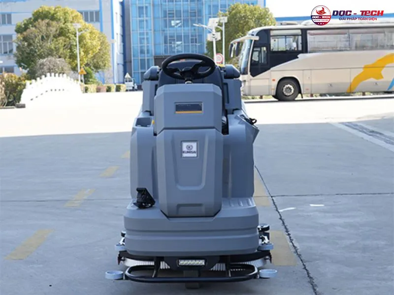 Máy chà sàn ngồi lái Kumisai KMS V75 làm sạch nhanh