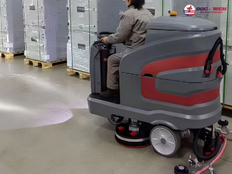Máy chà sàn ngồi lái Kumisai KMS-X7 chà nhanh