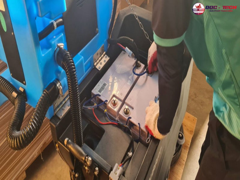 Máy chà sàn chạy yếu, chà không sạch