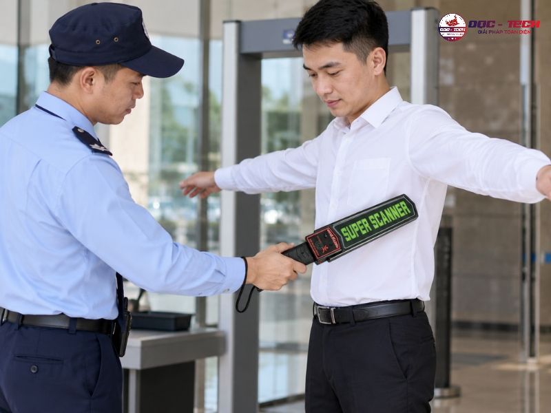 Thiết kế máy dò kim loại cầm tay nhỏ gọn, dễ thao tác cầm nắm