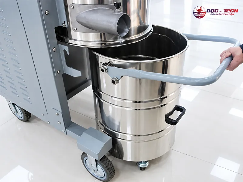 máy hút bụi 3 pha sở hữu thùng chứa rộng và có thể tách rời