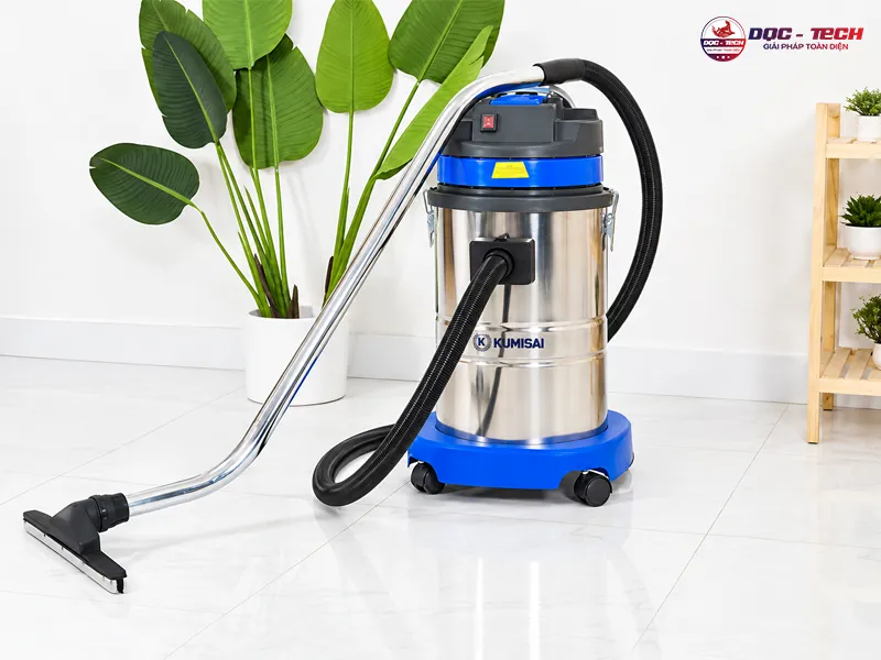 máy hút bụi 30 lít Kumisai KMS 30A giúp thu gom mọi bụi bẩn