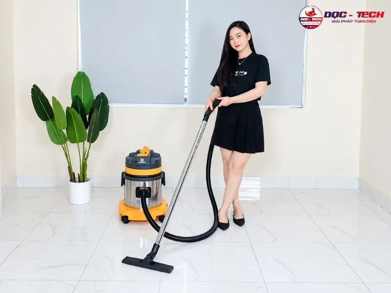 Máy hút bụi 15L hút khô ướt Kumisai KMS 15 mạnh mẽ