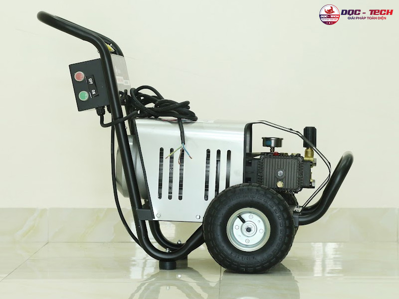Máy rửa xe cao áp Trung Quốc