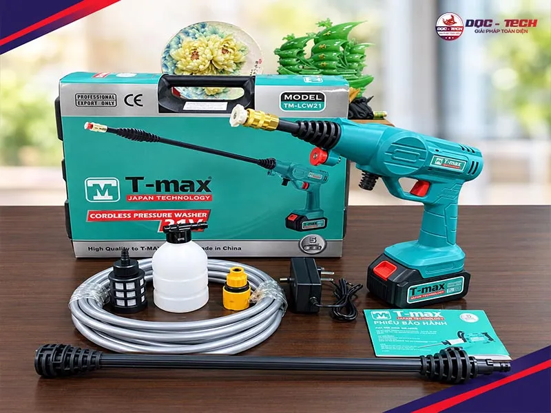 Máy rửa xe chạy pin Tmax TM-LCW21