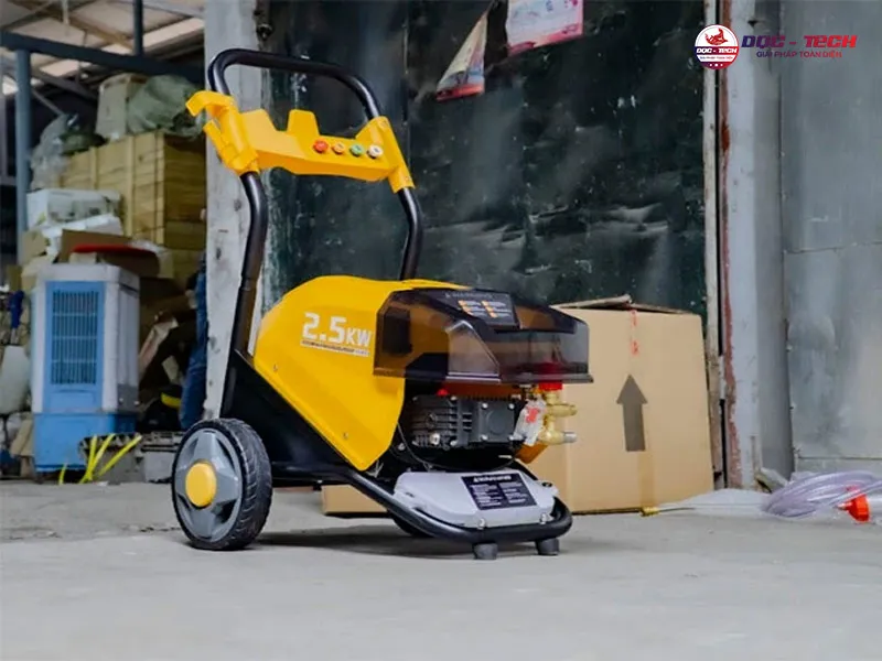 Máy rửa chuồng trại áp lực cao Kumisai KMS 3300 Máy rửa chuồng trại áp lực cao Kumisai KMS 3300