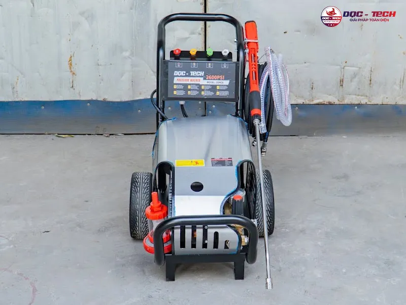 máy xịt rửa xe DQC Tech đầy đủ phụ kiện