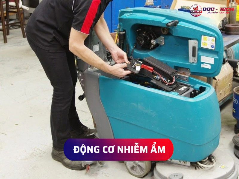 Motor máy chà sàn bị cháy: động cơ ẩm