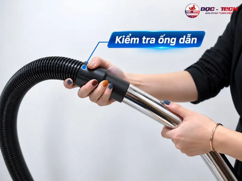 Kiểm tra ống dẫn của máy khi lực hút bị yếu