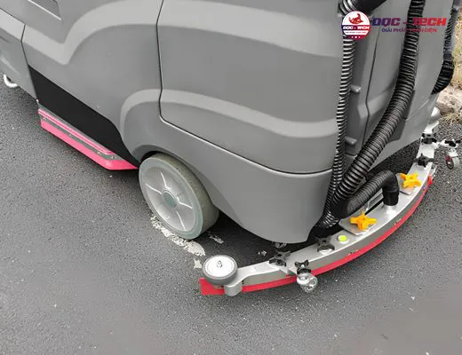 Máy chà sàn ngồi lái Kumisai KMS 245 - 4