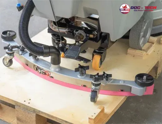 Máy chà sàn công nghiệp liên hợp Kumisai KMS 68B - 4