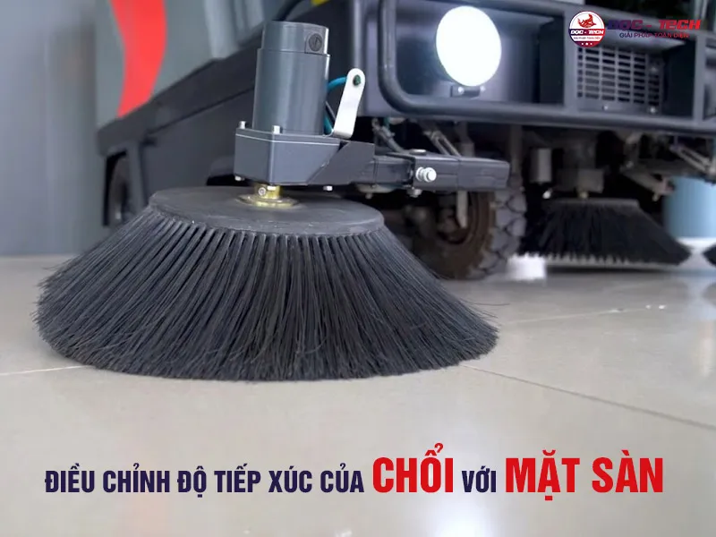 Chỉnh chổi xe quét rác ngồi lái DQC Tech 8F Chỉnh chổi xe quét rác ngồi lái DQC Tech 8F