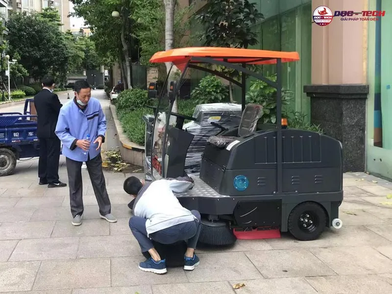 Kiểm tra trước khi thuê xe quét rác Kiểm tra trước khi thuê xe quét rác