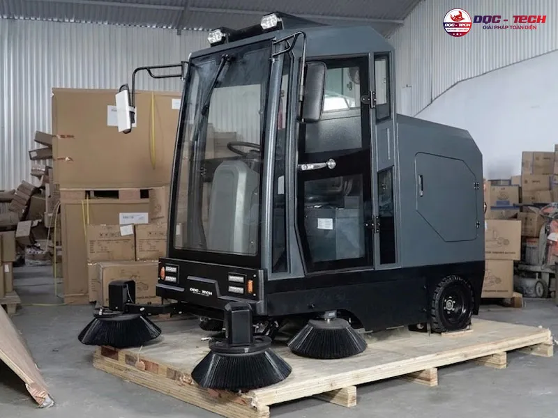 Khoang lái xe quét rác công nghiệp DQC Tech 12F