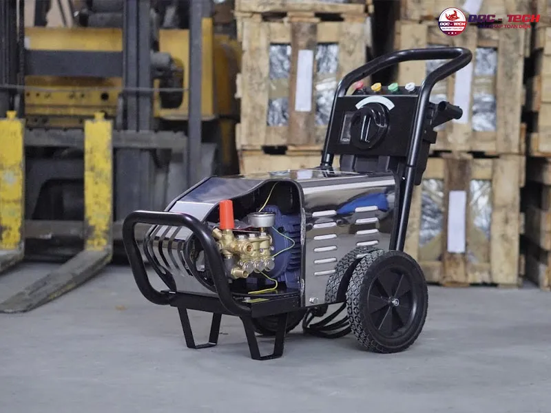 máy rửa xe cao áp Kumisai 2200PSI