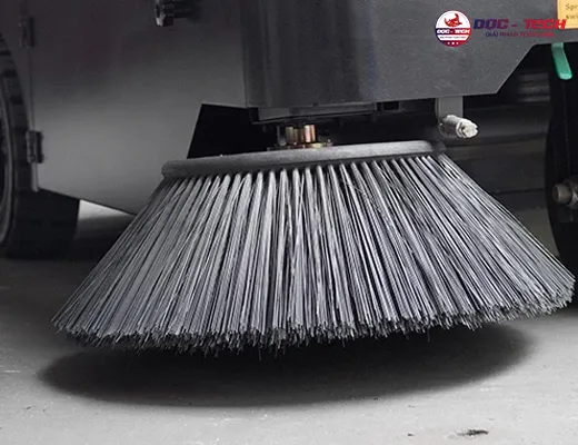 Chổi bên xe quét rác ngồi lái Kumisai KMS 1350E - 4