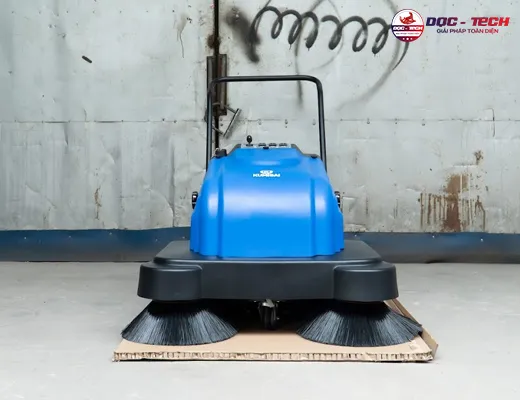 Xe quét rác đẩy tay chạy ắc quy Kumisai KMS 690 - 6