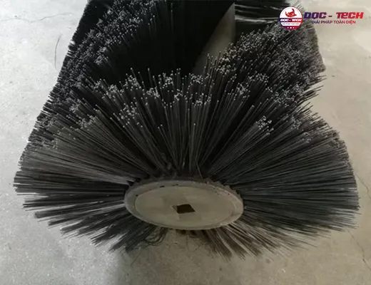 Chổi chính xe quét rác ngồi lái Kumisai KMS 1350E - 3