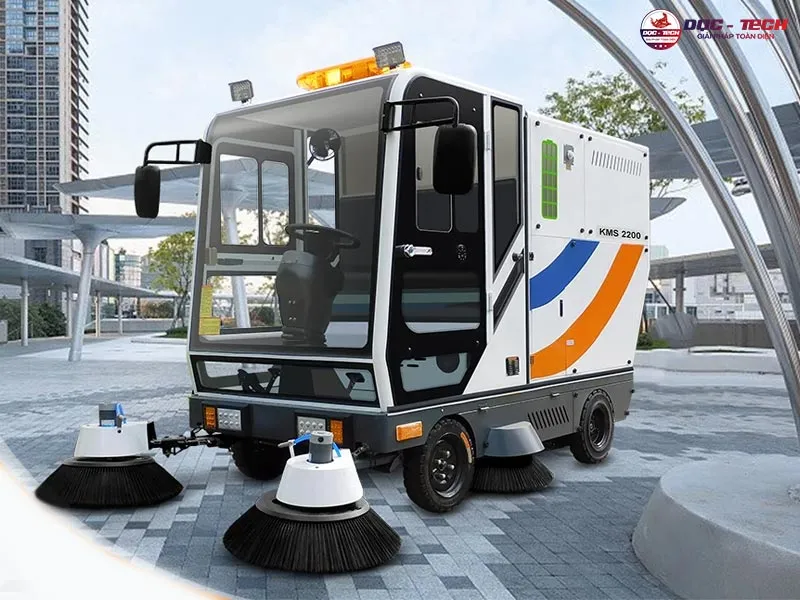 Chổi xe quét đường ngồi lái Kumisai KMS-2200
