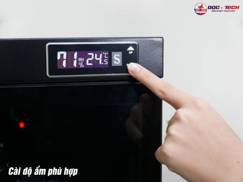 sử dụng tủ chống ẩm máy ảnh FujiE DHC100