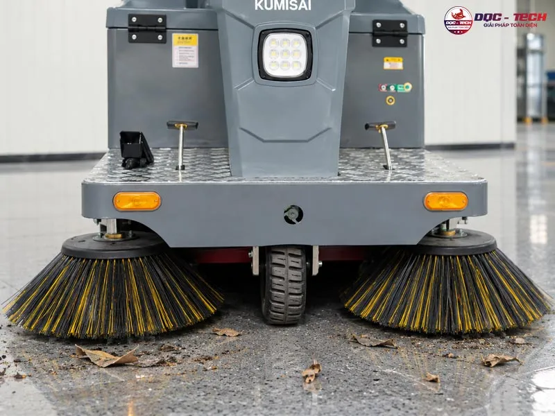Chổi xe quét rác ngồi lái Kumisai KMS 160E